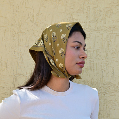 Petit foulard 50x50 cm Anastase Bistre en coton blockprint.