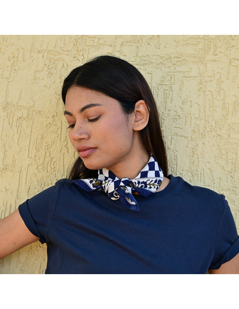 Petit foulard 50x50 cm Checks Bleu marine en coton blockprint.