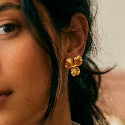 Boucles d'oreilles pensées dorées Grace - boucles grosses fleurs - Comptoir Doré