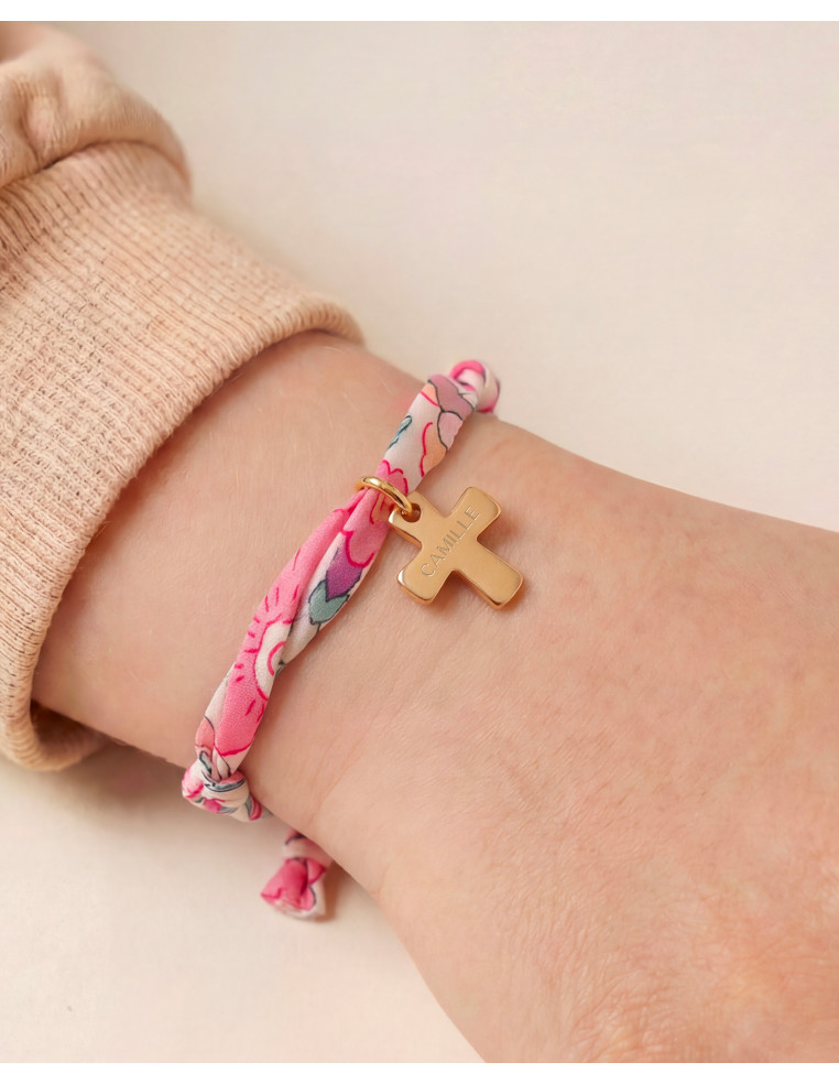 Bracelet Liberty enfant croix dorée gravée Comptoir Doré