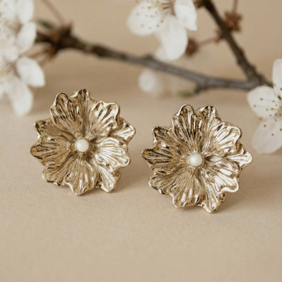 Boucles d'oreilles Camélia fleur dorée - Un des ces quatre - Comptoir Doré