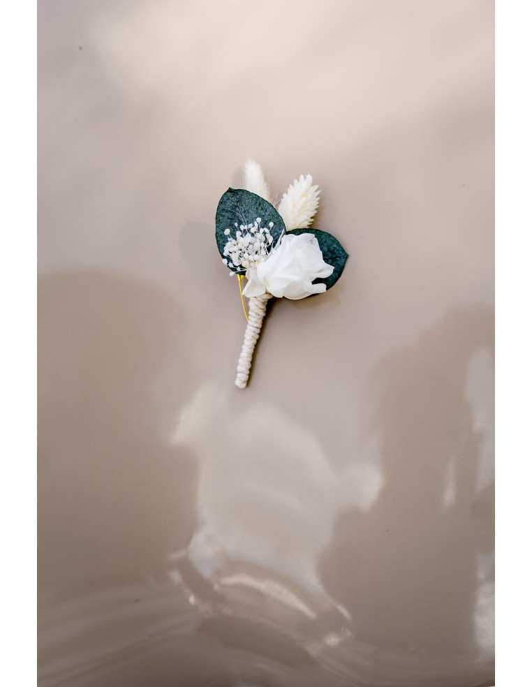 Boutonnière marié Eric fleurs stabilisées - L'Atelier de Clotilde - Comptoir Doré