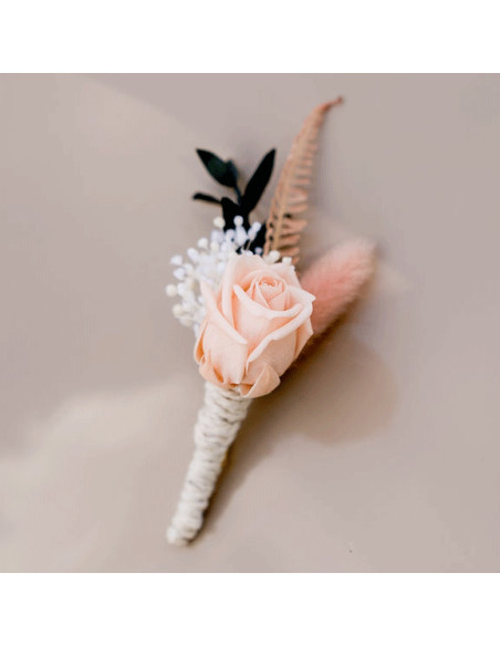 Boutonnière marié Jean fleurs stabilisées - L'Atelier de Clotilde - Comptoir Doré