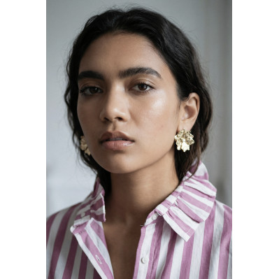 Boucles d'oreilles Camélia fleur dorée - Un des ces quatre - Comptoir Doré 2