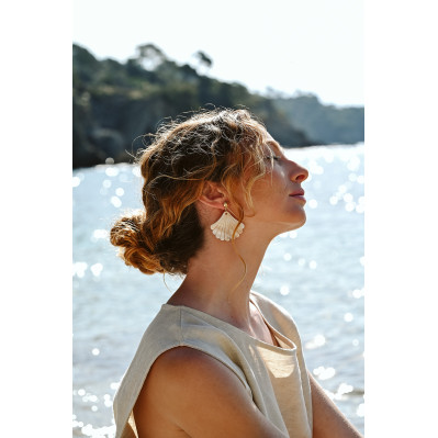 Boucles d'oreilles pendantes perles Emilie - Comptoir Doré - L'Atelier de Clotilde 2