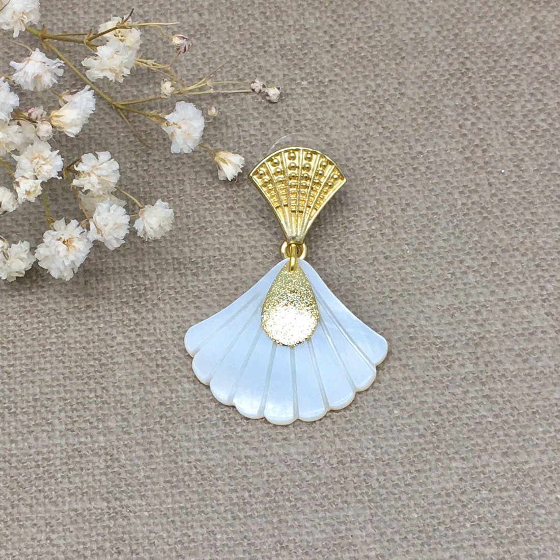 boucles d'oreilles percées bijou rétro pastille nacre véritable blanc